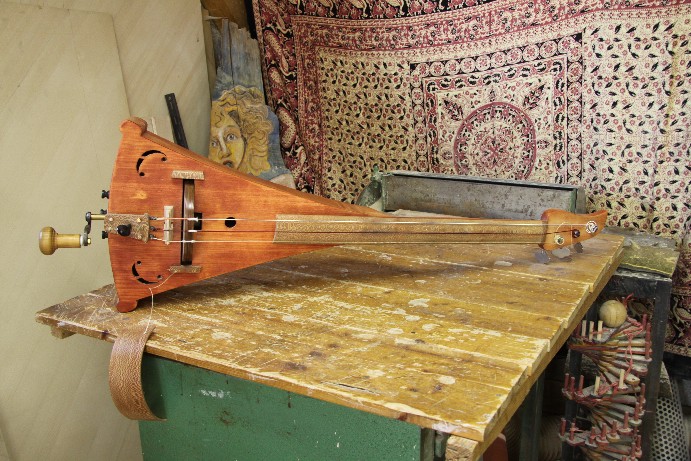 Bass-Drehleier – Detail