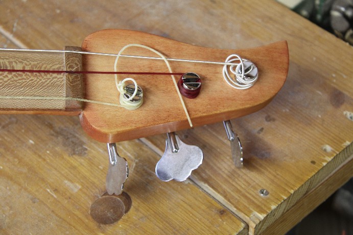 Bass-Drehleier – Detail